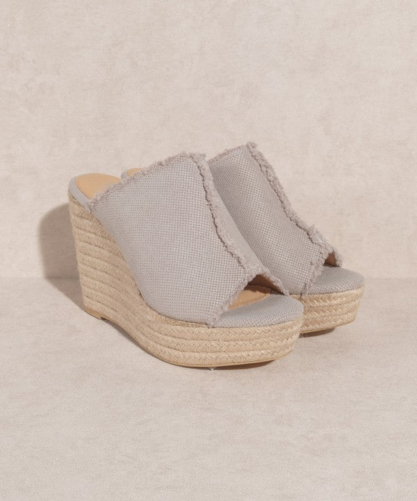 Distressed Linen Wedge - Bee Creek Apparel