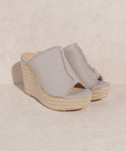 Distressed Linen Wedge - Bee Creek Apparel