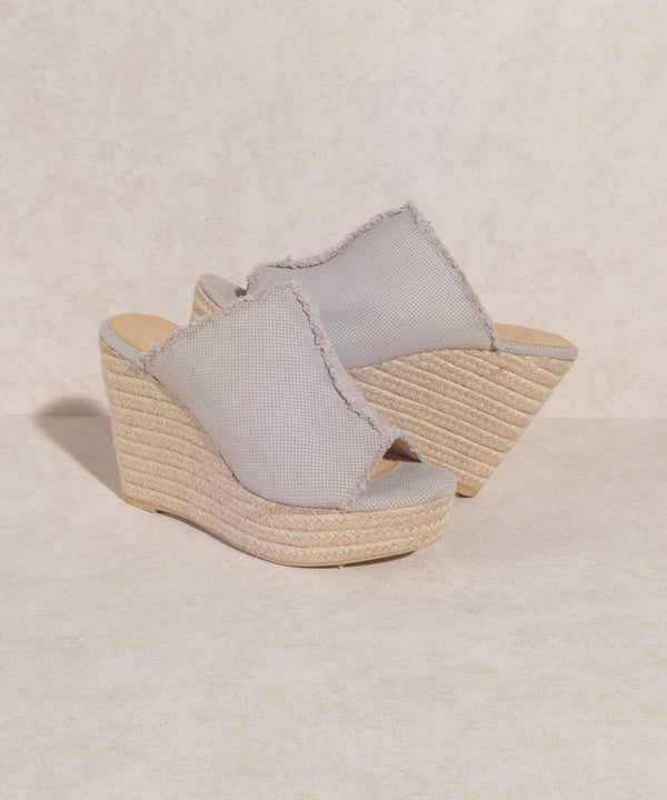 Distressed Linen Wedge - Bee Creek Apparel