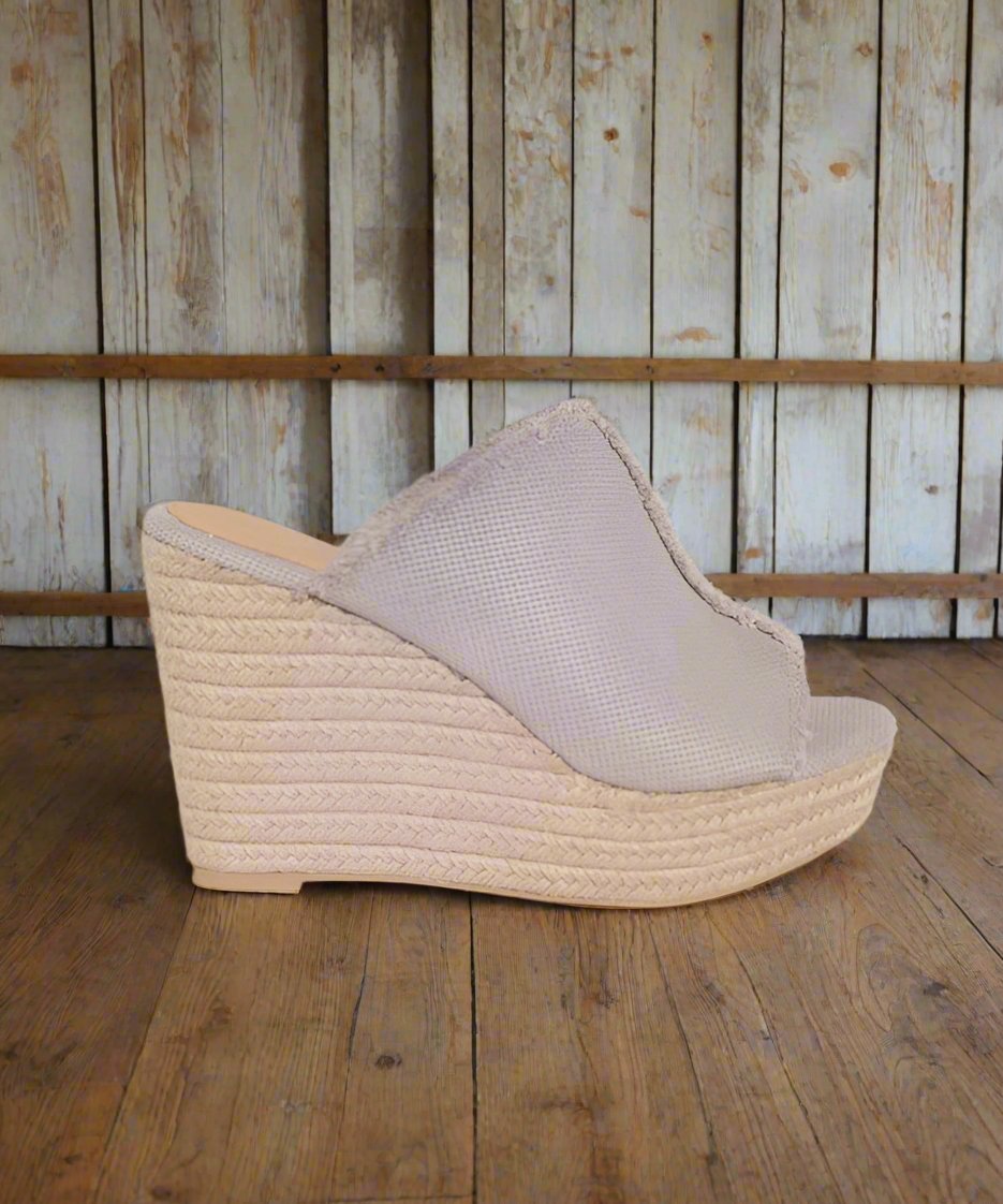 Distressed Linen Wedge - Bee Creek Apparel