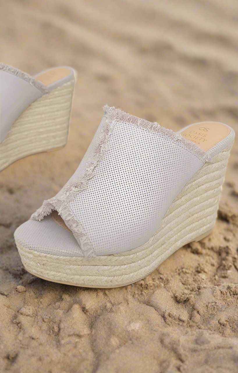 Distressed Linen Wedge - Bee Creek Apparel